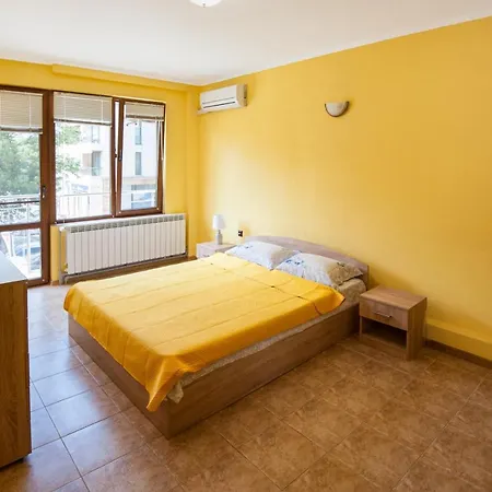 слънчев ден Apartment Baltschik