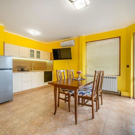 Apartment слънчев ден *